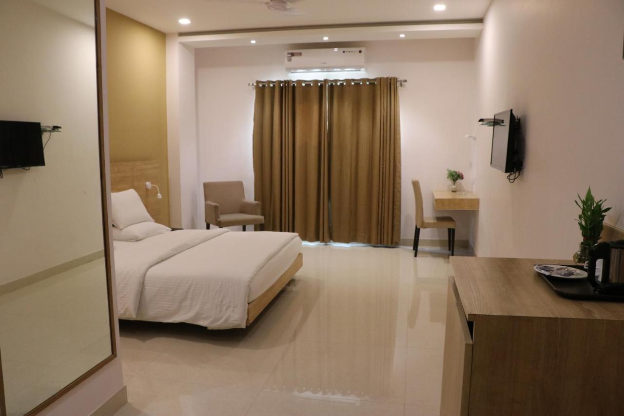 Little Chef Hotel Kanpur Exterior photo