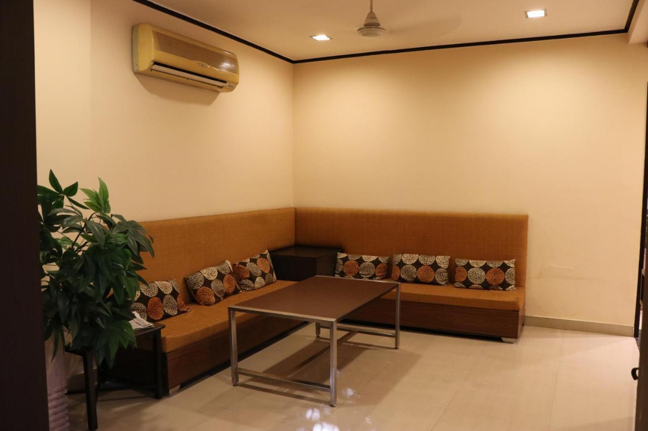Little Chef Hotel Kanpur Exterior photo