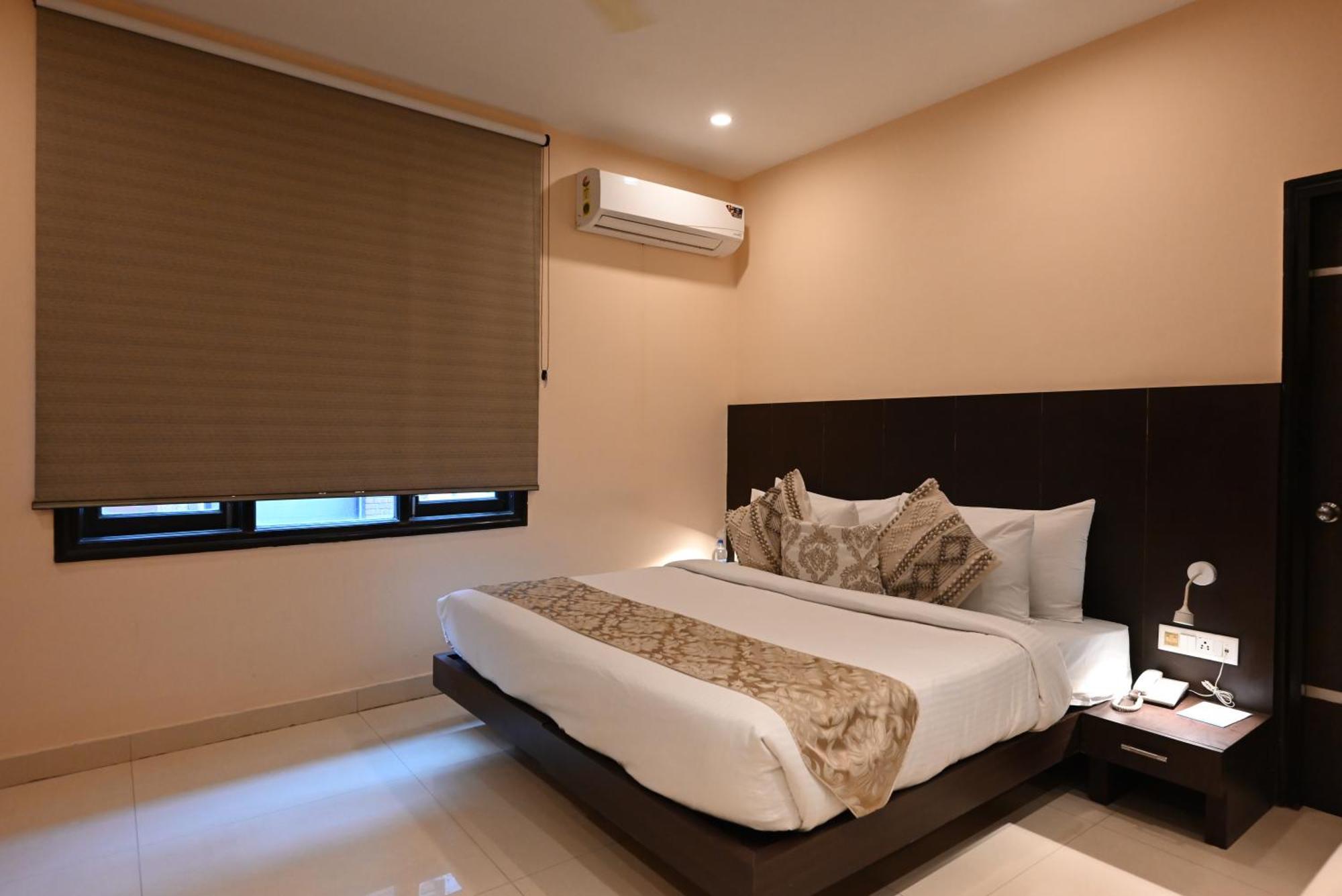 Little Chef Hotel Kanpur Exterior photo