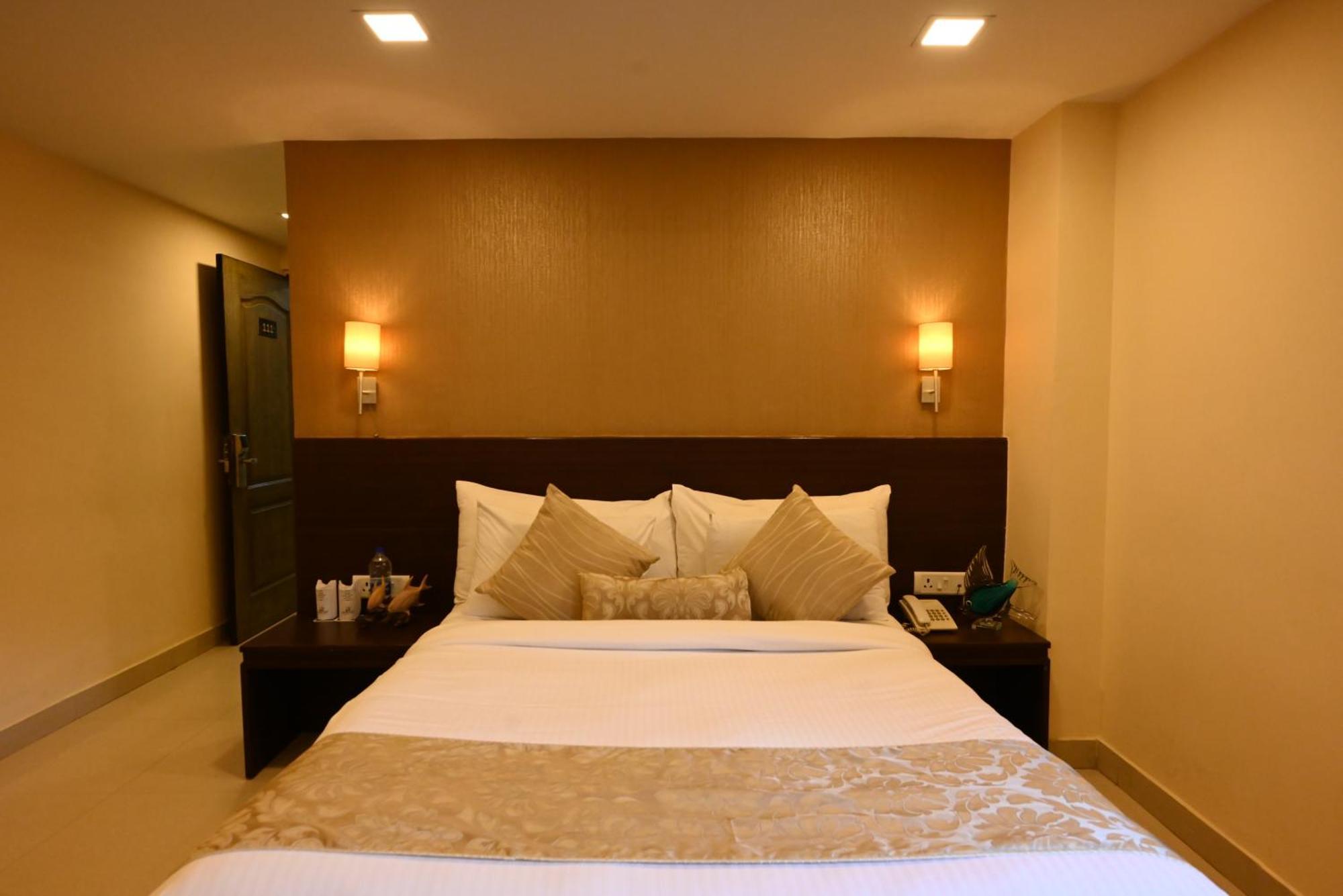 Little Chef Hotel Kanpur Exterior photo