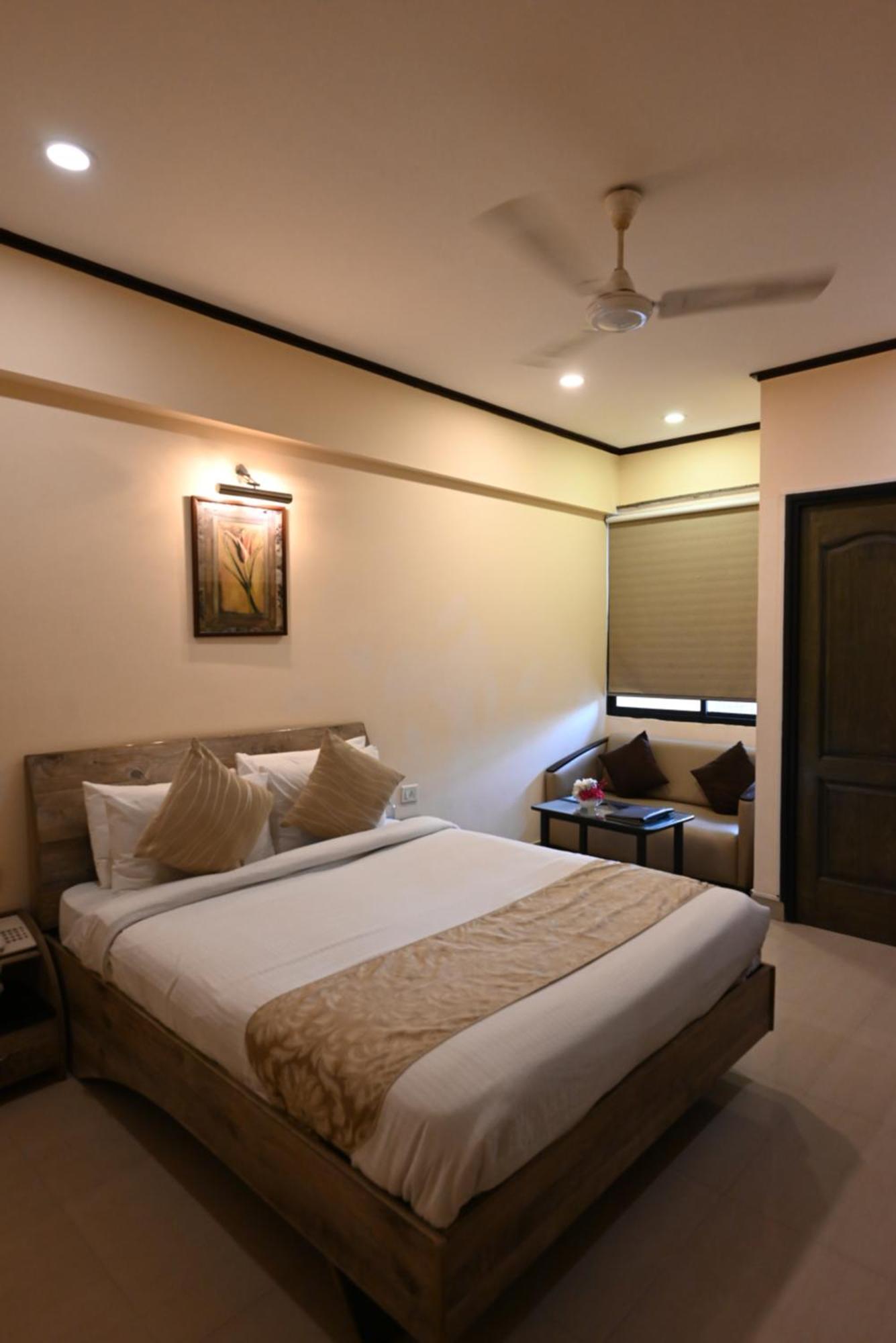 Little Chef Hotel Kanpur Exterior photo