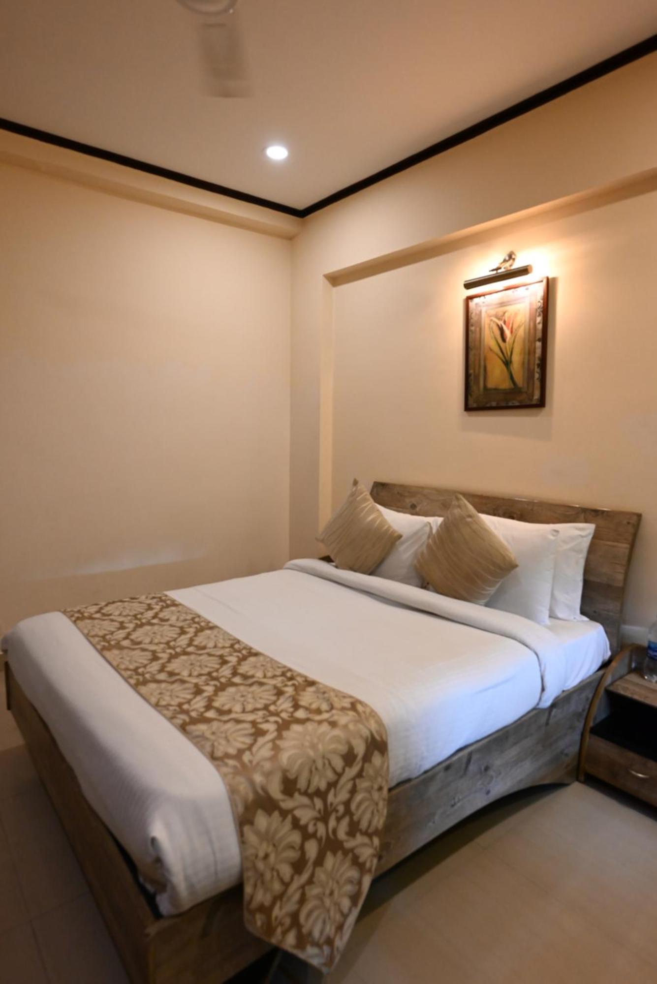 Little Chef Hotel Kanpur Exterior photo