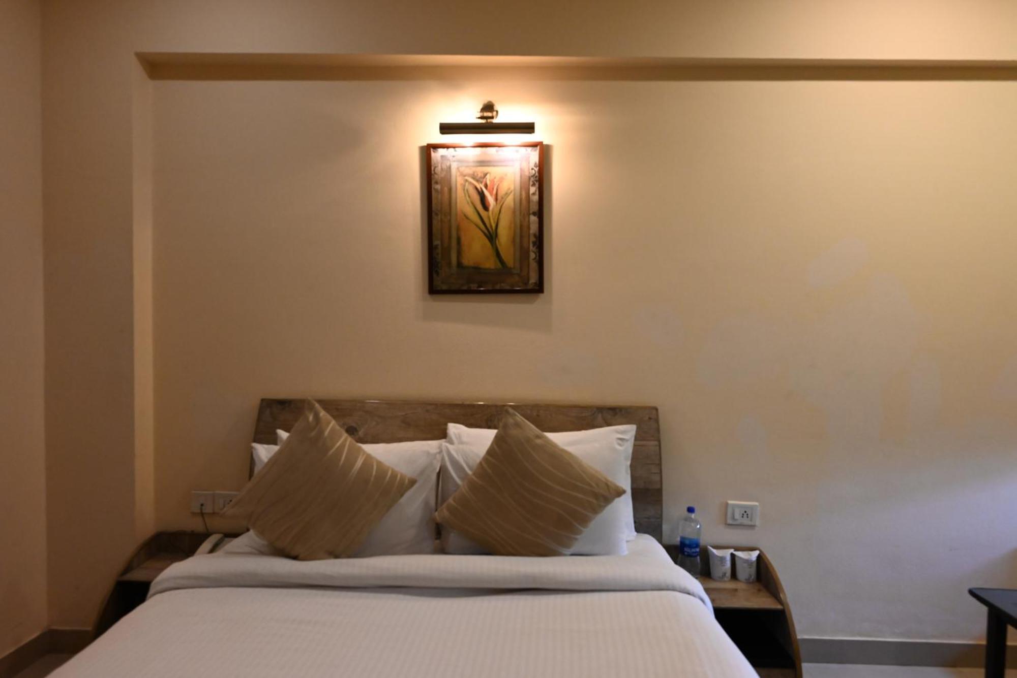 Little Chef Hotel Kanpur Exterior photo