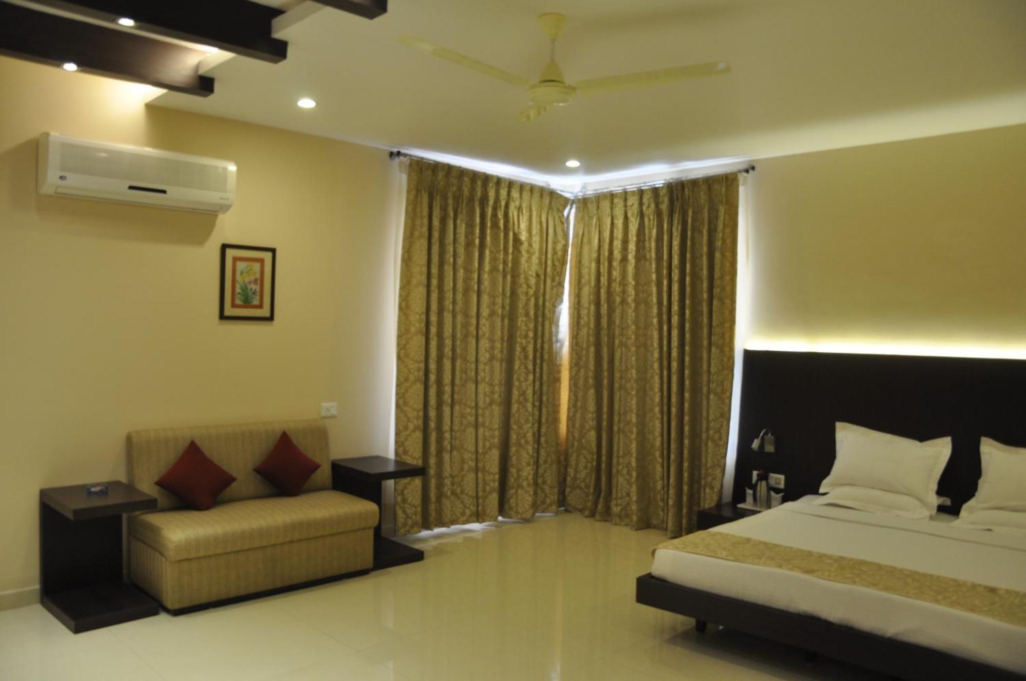 Little Chef Hotel Kanpur Exterior photo