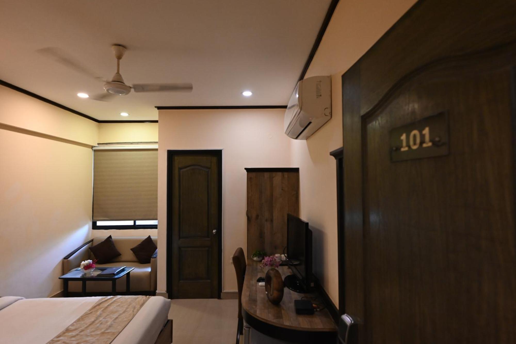 Little Chef Hotel Kanpur Exterior photo