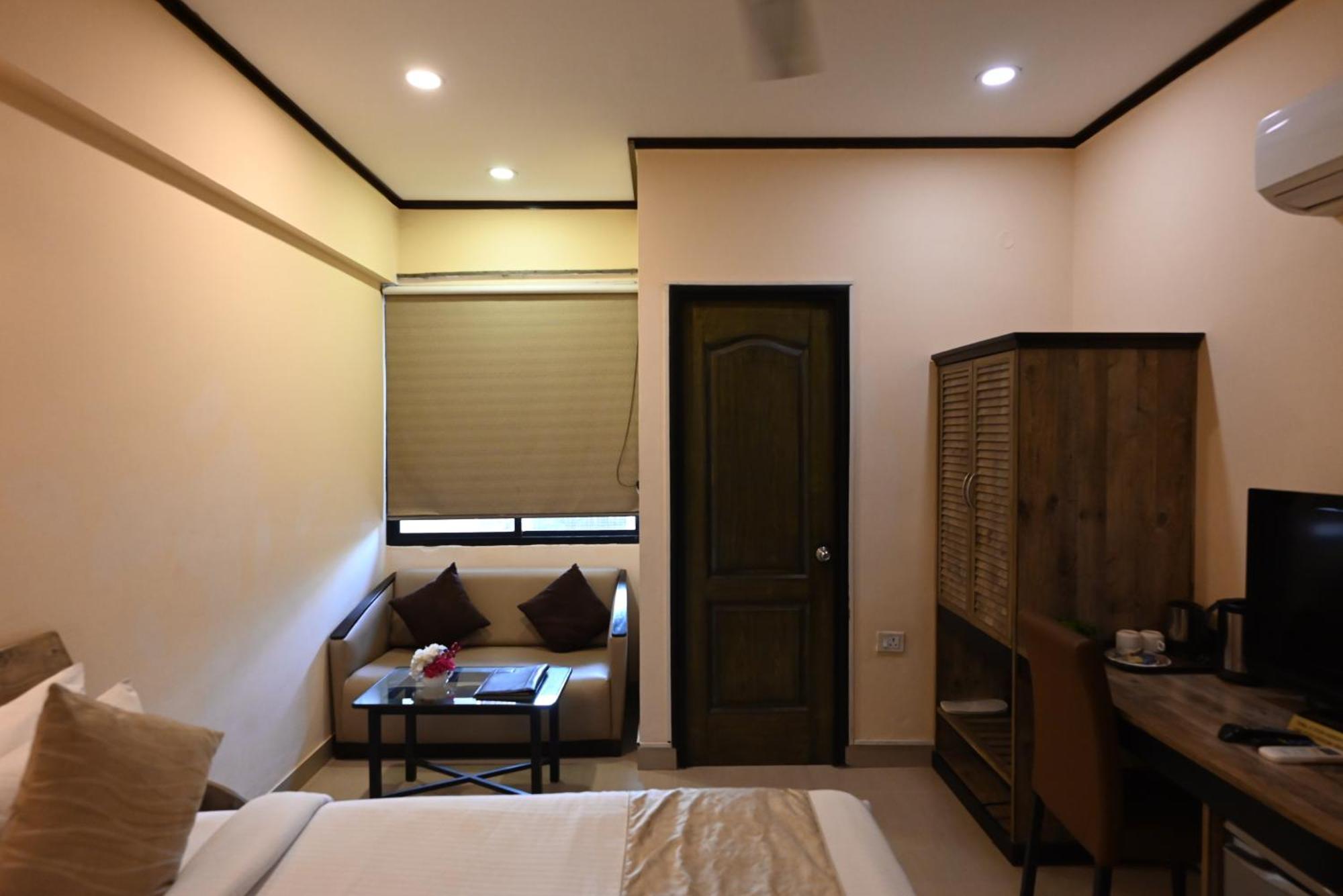 Little Chef Hotel Kanpur Exterior photo
