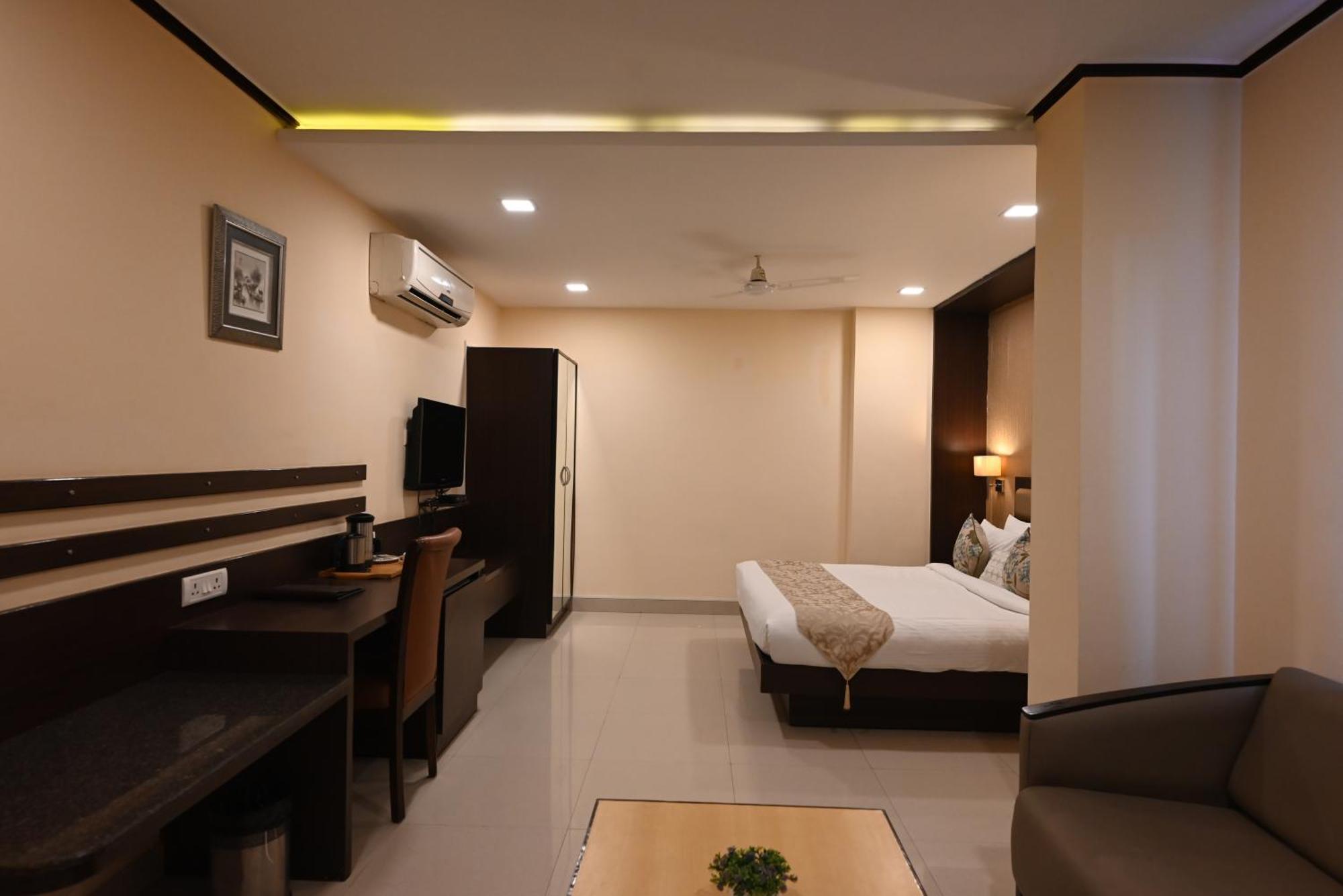 Little Chef Hotel Kanpur Exterior photo