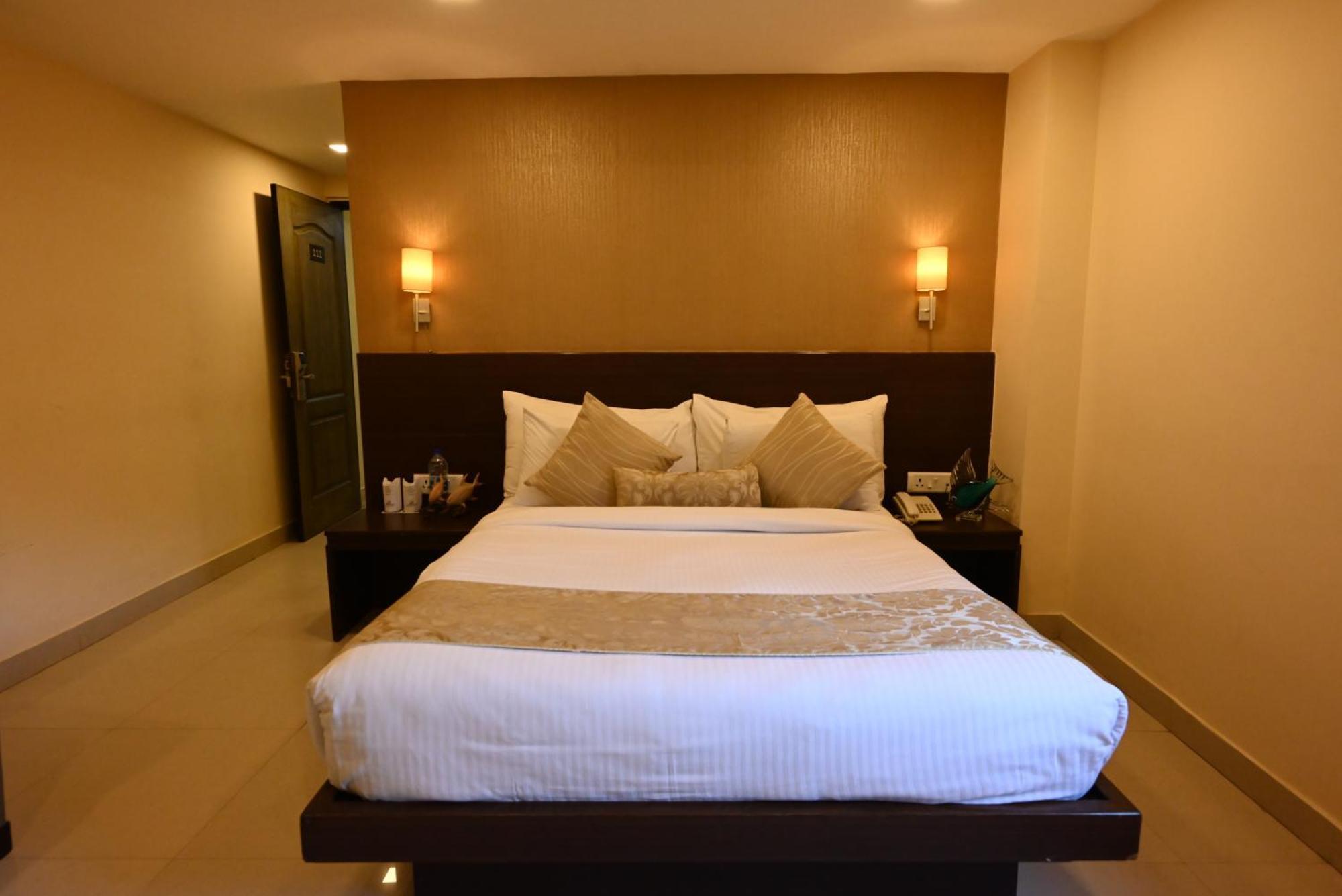 Little Chef Hotel Kanpur Exterior photo