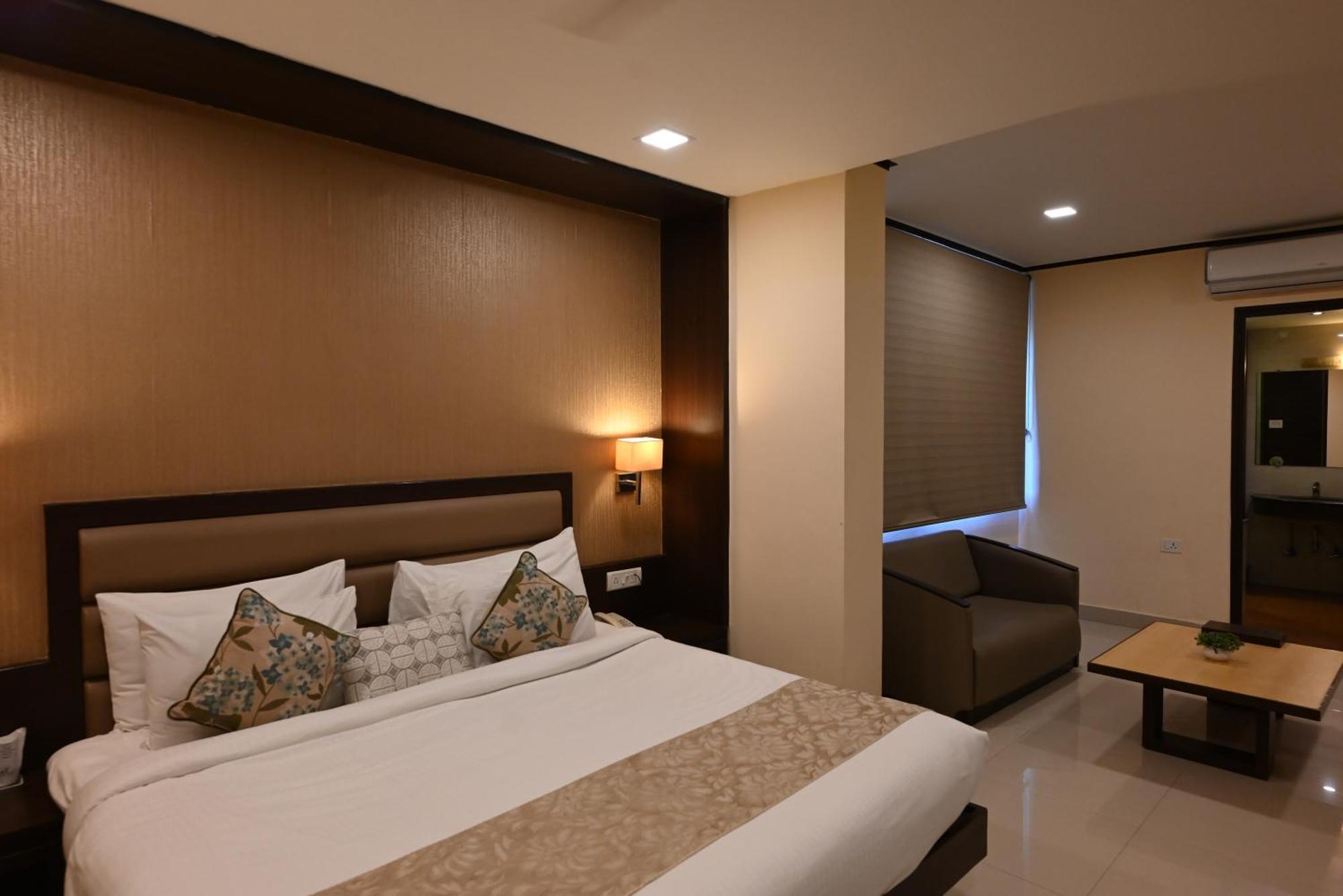 Little Chef Hotel Kanpur Exterior photo