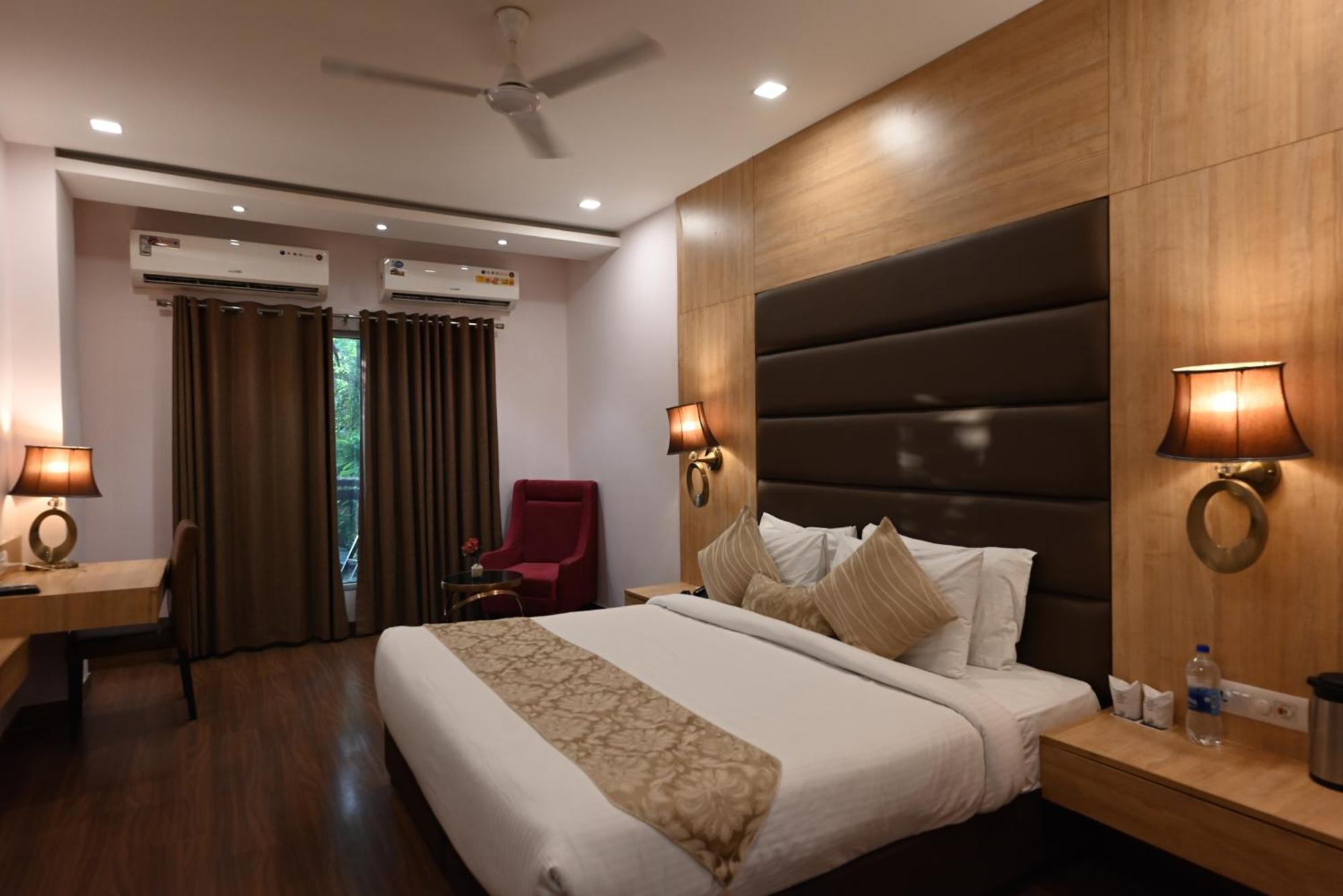 Little Chef Hotel Kanpur Exterior photo