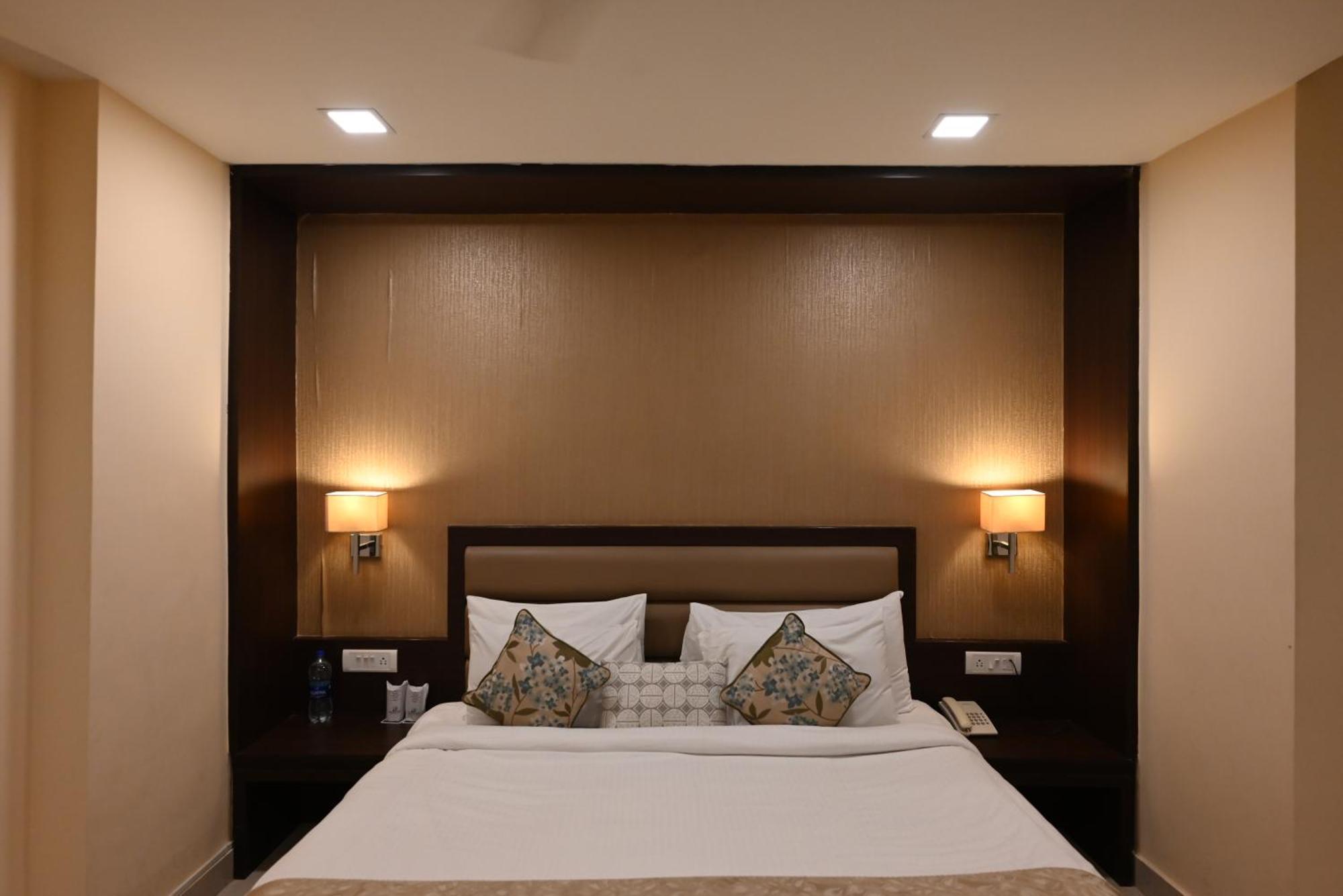 Little Chef Hotel Kanpur Exterior photo