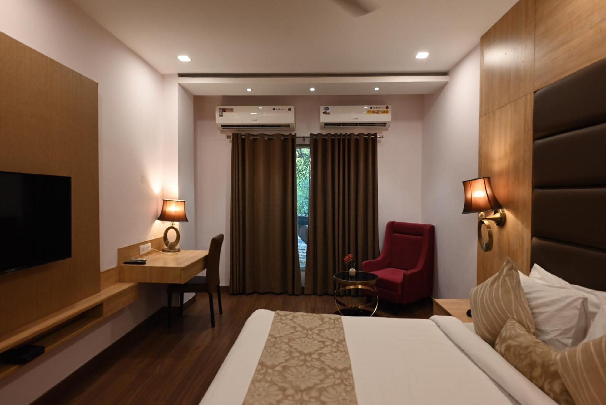 Little Chef Hotel Kanpur Exterior photo