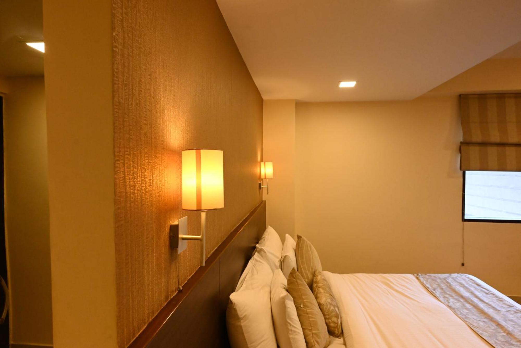 Little Chef Hotel Kanpur Exterior photo