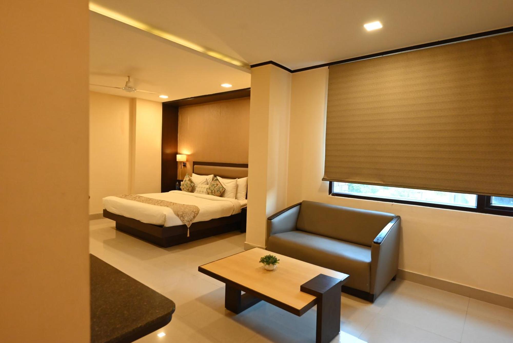 Little Chef Hotel Kanpur Exterior photo