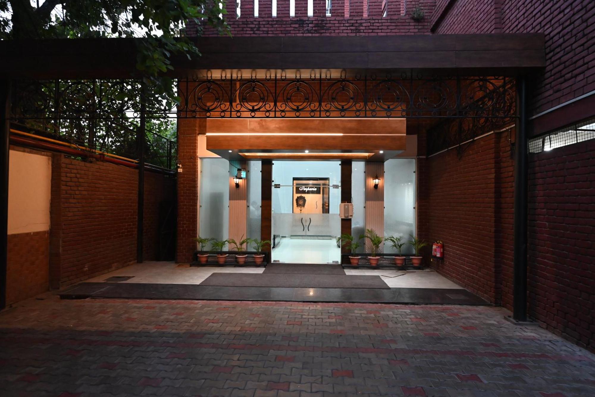 Little Chef Hotel Kanpur Exterior photo