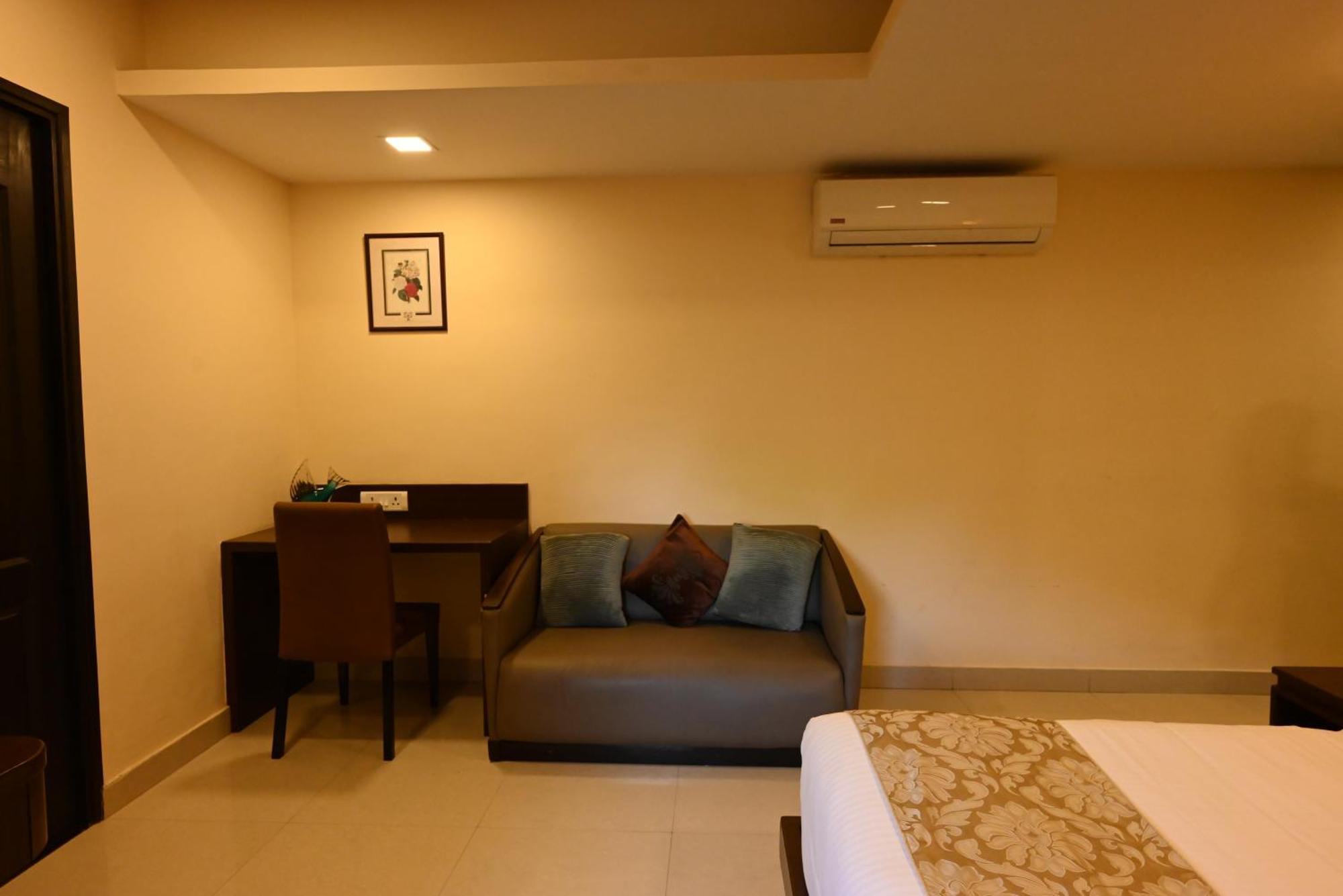 Little Chef Hotel Kanpur Exterior photo