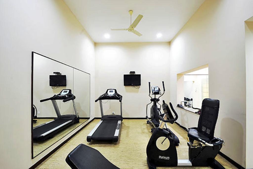 Little Chef Hotel Kanpur Exterior photo