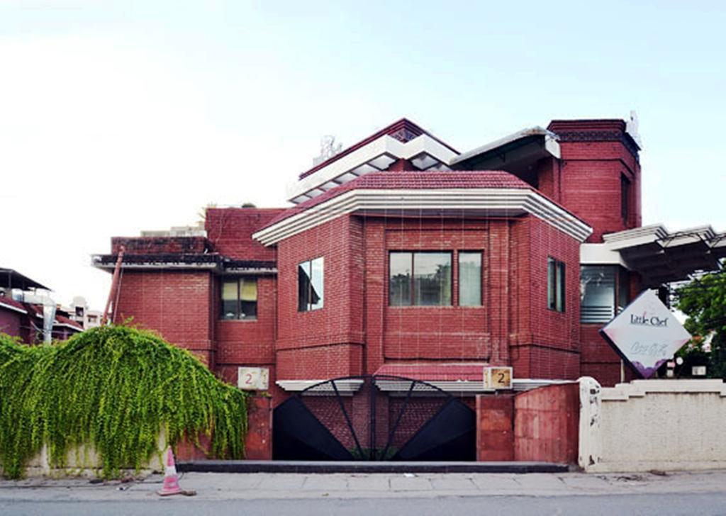Little Chef Hotel Kanpur Exterior photo