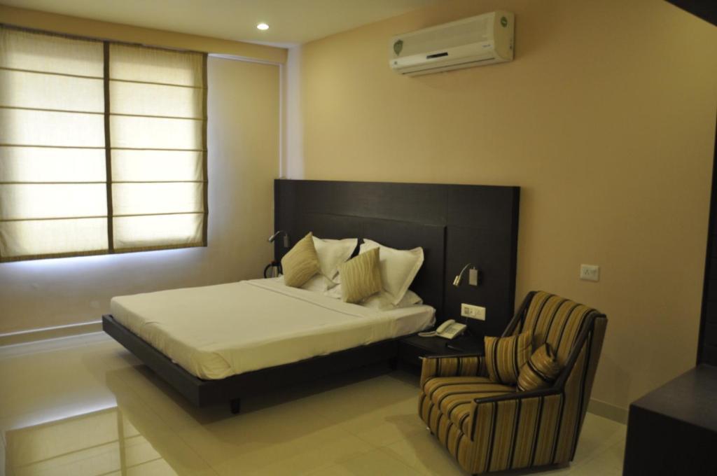 Little Chef Hotel Kanpur Room photo