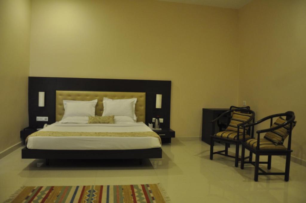 Little Chef Hotel Kanpur Room photo