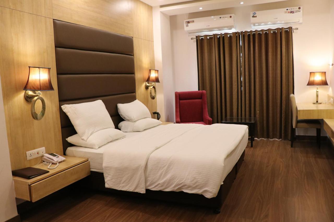 Little Chef Hotel Kanpur Exterior photo