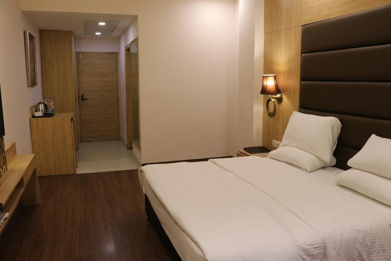 Little Chef Hotel Kanpur Exterior photo