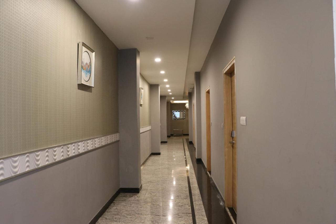 Little Chef Hotel Kanpur Exterior photo