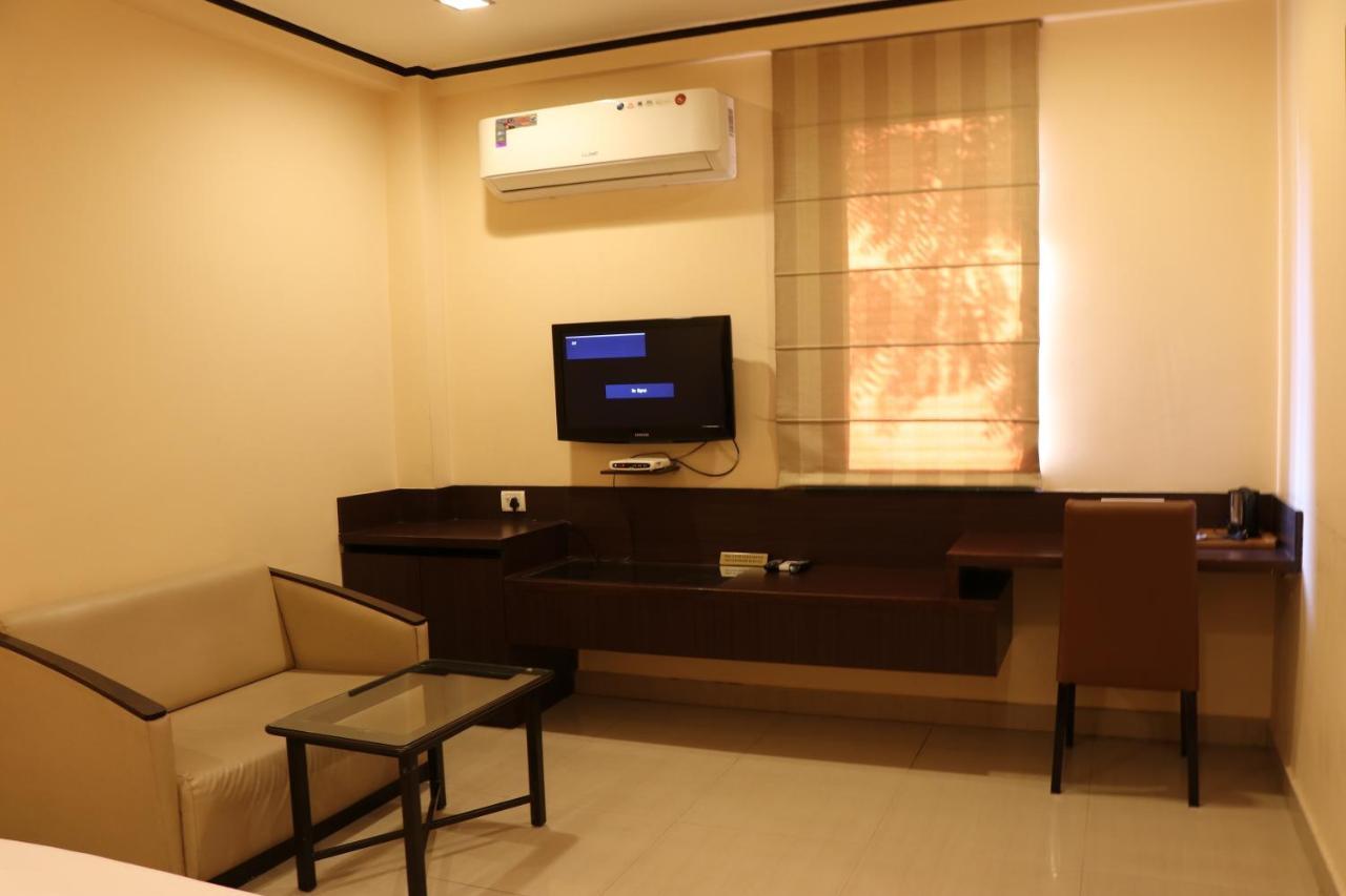 Little Chef Hotel Kanpur Exterior photo