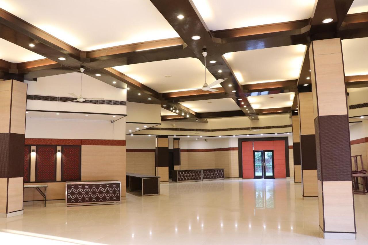 Little Chef Hotel Kanpur Exterior photo