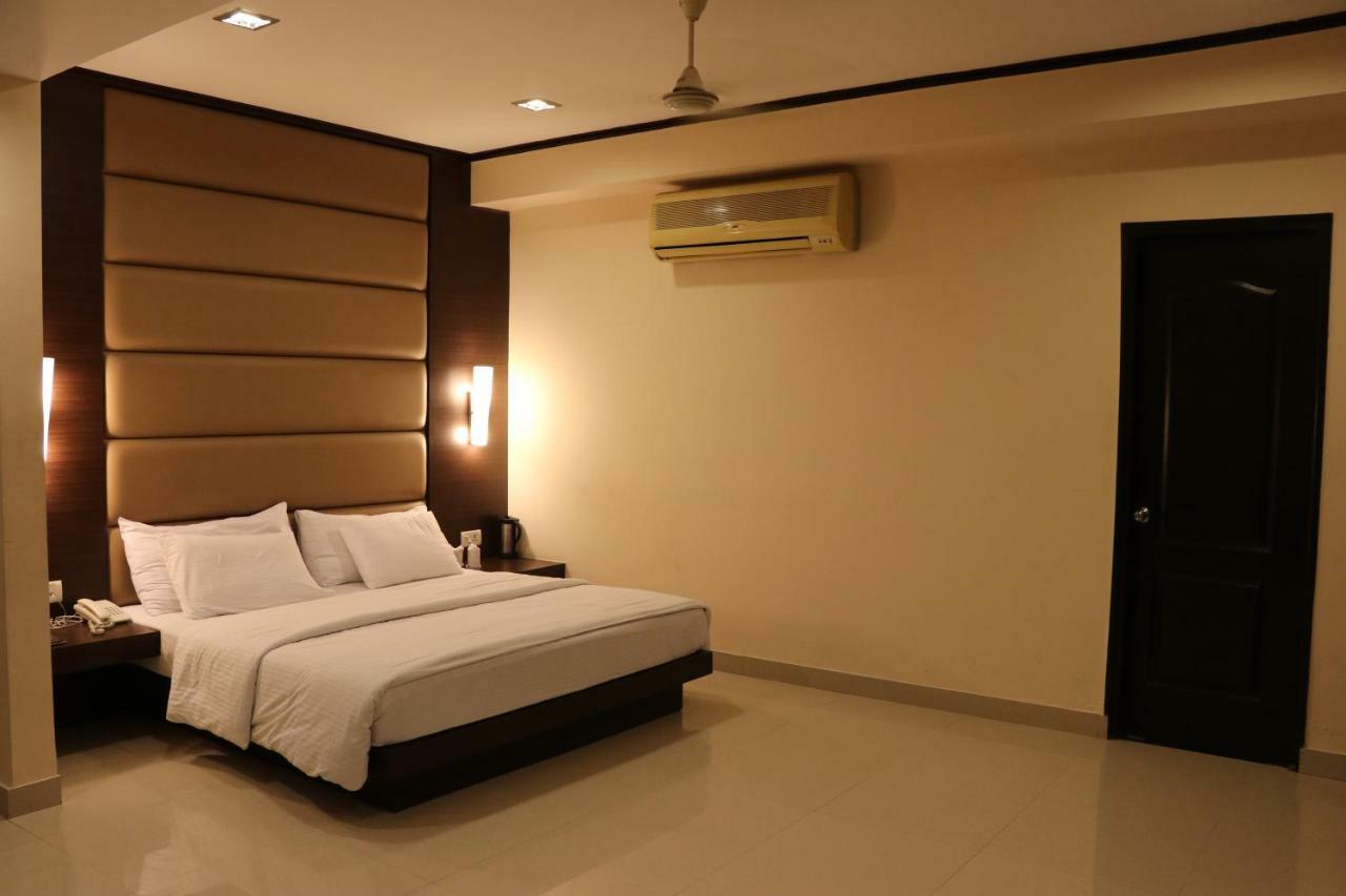 Little Chef Hotel Kanpur Exterior photo